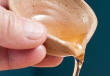 प्रेगनेंसी के दौरान नाभि में तेल लगाने के फायदे oil in the navel